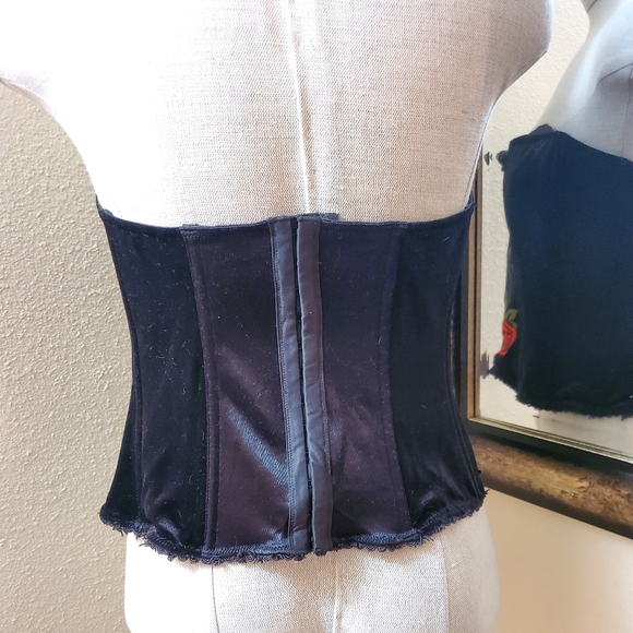 Victoria Secret Velvet Rose Embroidered Corset Size Large - Picture 3 of 9